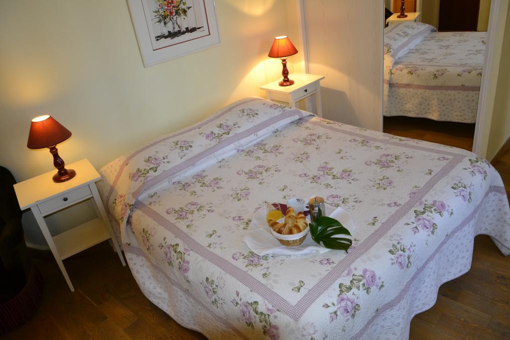 Hotellerie de l'Esplanade Rians  Chambre photo