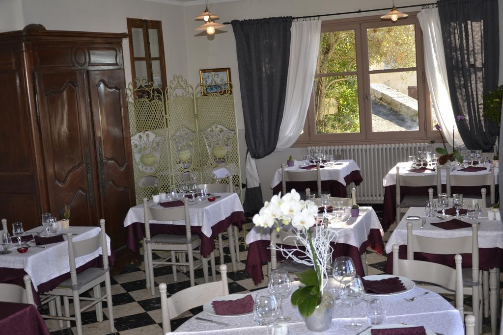 Hotellerie de l'Esplanade Rians  Extérieur photo