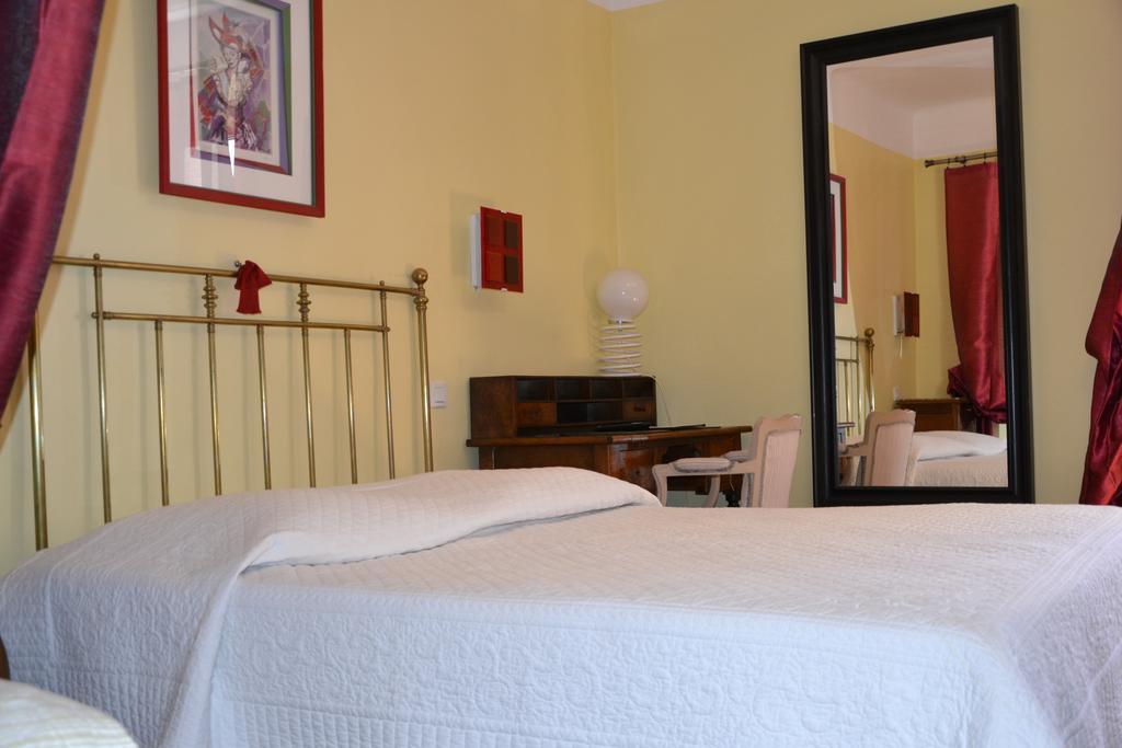 Hotellerie de l'Esplanade Rians  Chambre photo