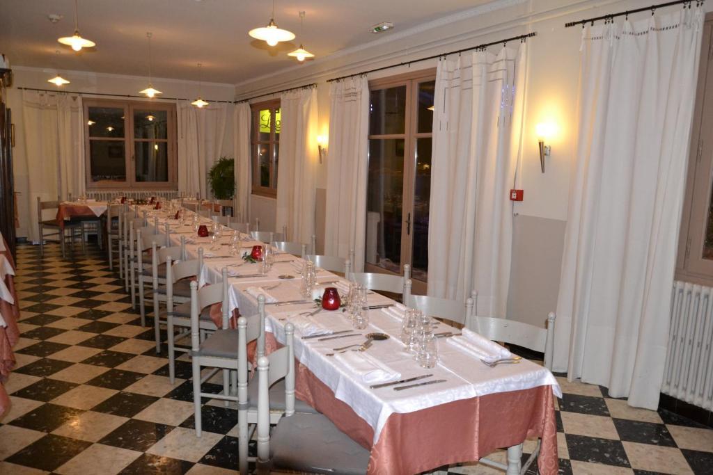 Hotellerie de l'Esplanade Rians  Extérieur photo